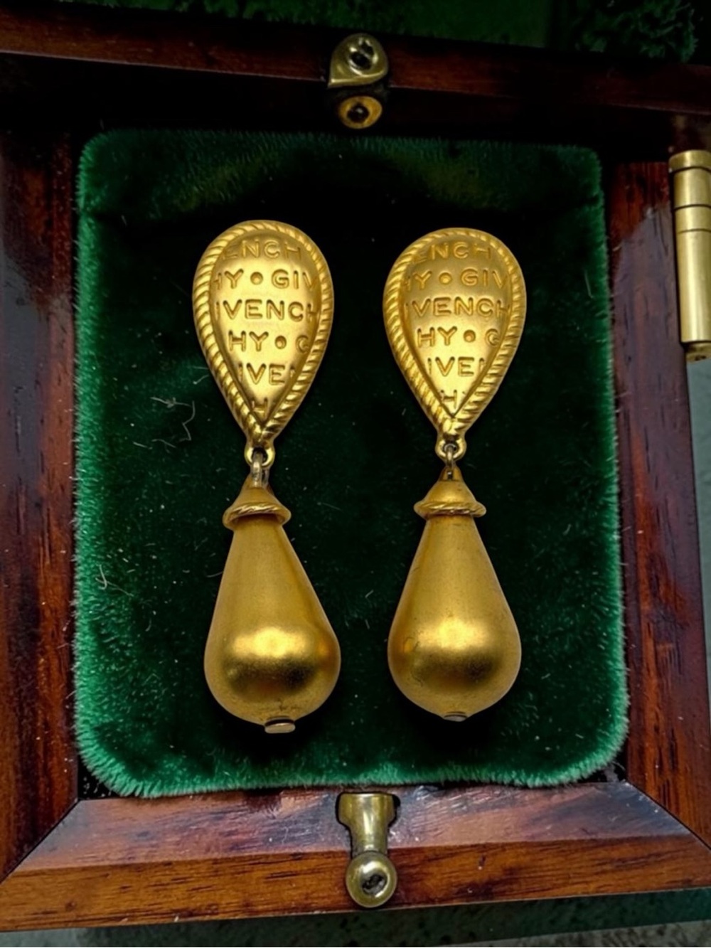 ⚜️Vintage Signed Givenchy Paris Oversized Runway Gold Tone Logo Clip-On Earrings